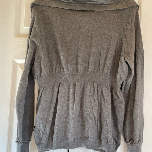 Unique statement sweater. - Picture 2 of 3